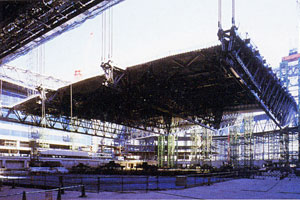長大重量物を架設---「さいたまスーパーアリーナ」大屋根リフトアップ工事 揚体重量3,540トン
