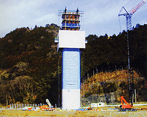 高所作業を安全に、効率的に実施---「ハイピア向け」HSF工法(ハイブリッドスリップフォーム) 高所作業を安全に、効率的に実施---「ハイピア向け」HSF工法(ハイブリッドスリップフォーム)