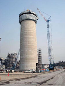 煙突スリップフォーム工法---200m級煙突構築のスリップフォーム工法事例：東ソー化学工場 (円形) - 180m