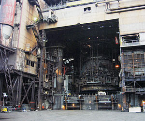 静かに撤去・解体---「倉敷2高炉」改修工事 揚体重量4,500トン