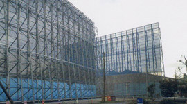 イメージ画像：セーフティポール（防球シェルター・飛球防護工）の工場と市街地境界の防塵フェンスとしての利用